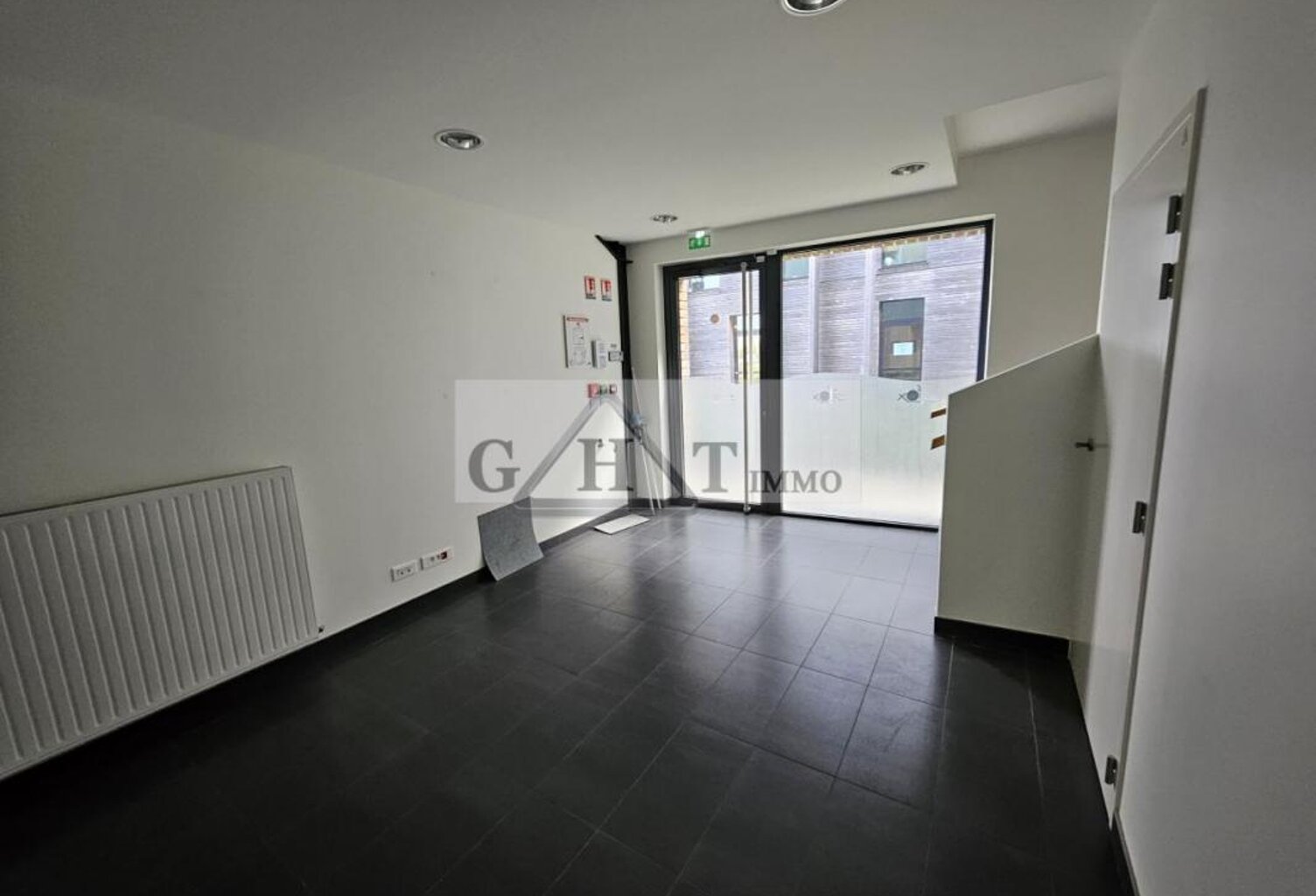 ENTREPÔT+ ATELIER 424 M² — photo 1