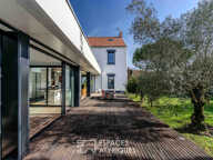 La Surprenante: Maison généreuse entre ancien et contemporain. — photo 2