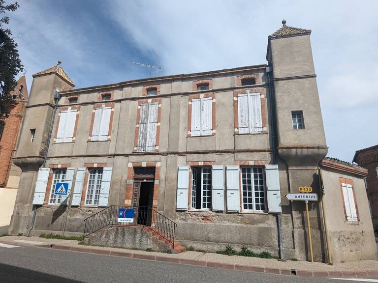 Immeuble  561 m² — photo 1