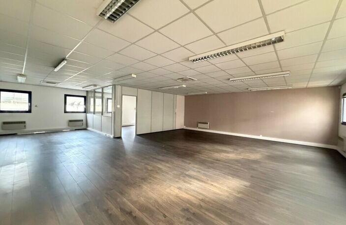 BUREAUX à LOUER — photo 2