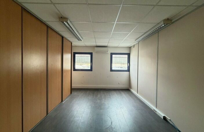 BUREAUX à LOUER — photo 3