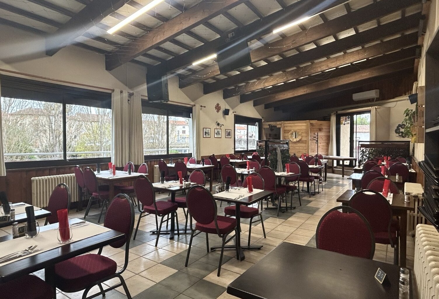 Restaurant — photo 1