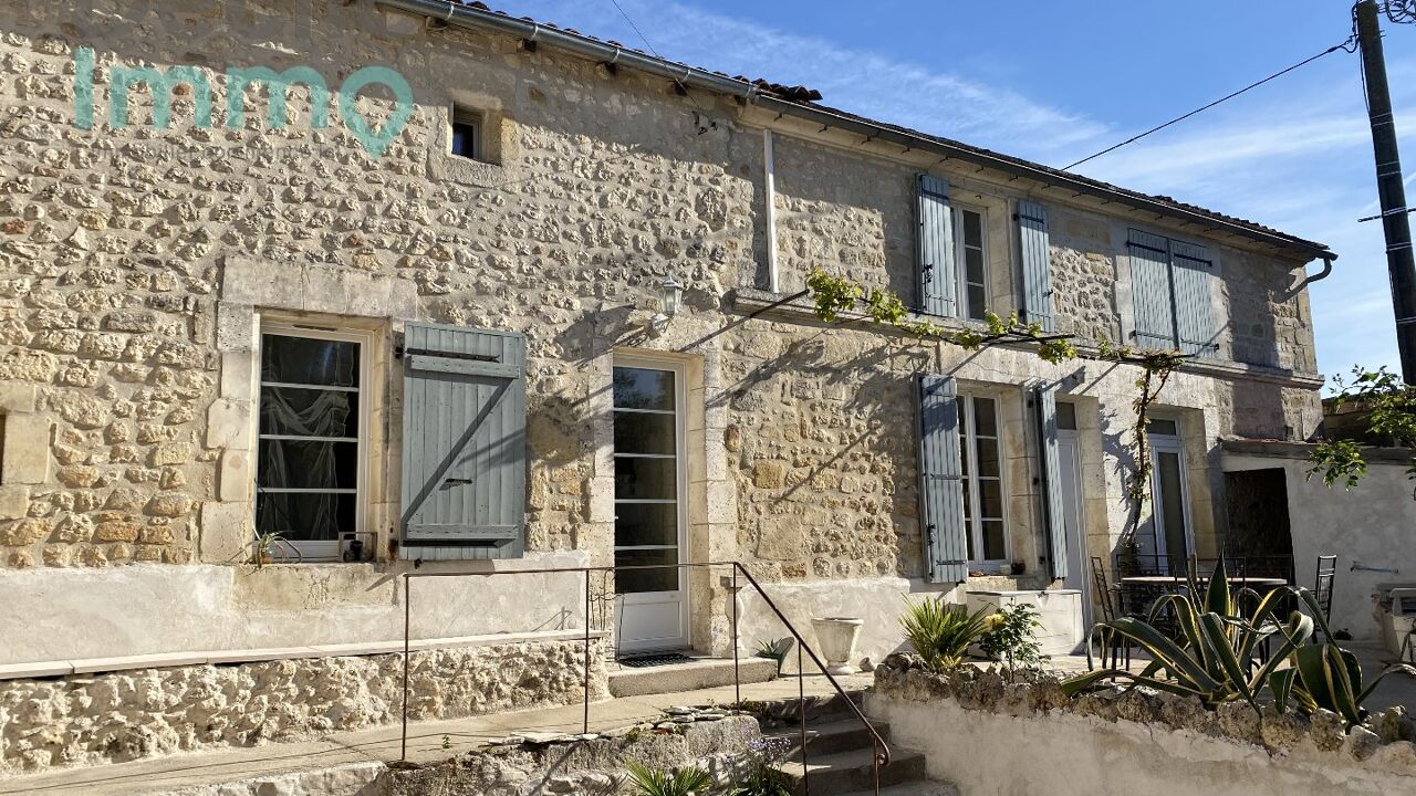 maison 7 pièces 215 m2 à vendre à Roullet-Saint-Estèphe (16440)