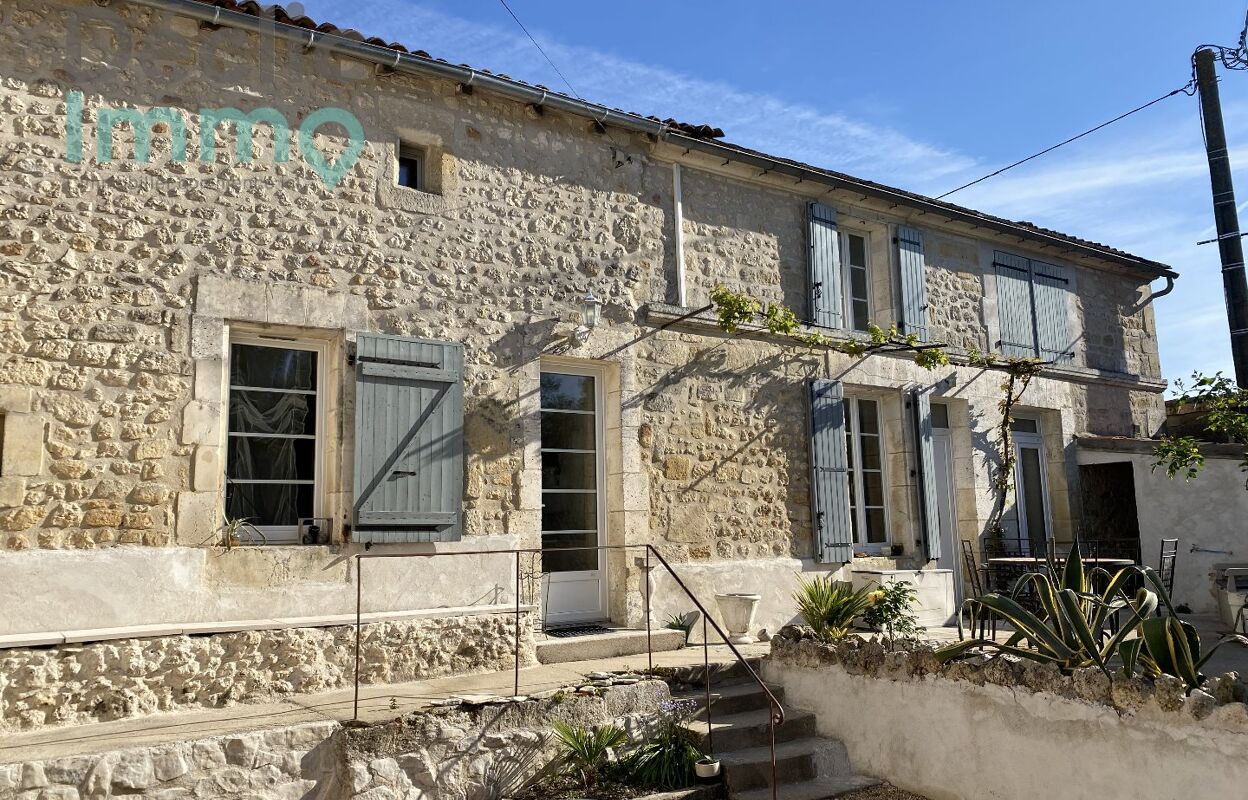 maison 7 pièces 215 m2 à vendre à Roullet-Saint-Estèphe (16440)