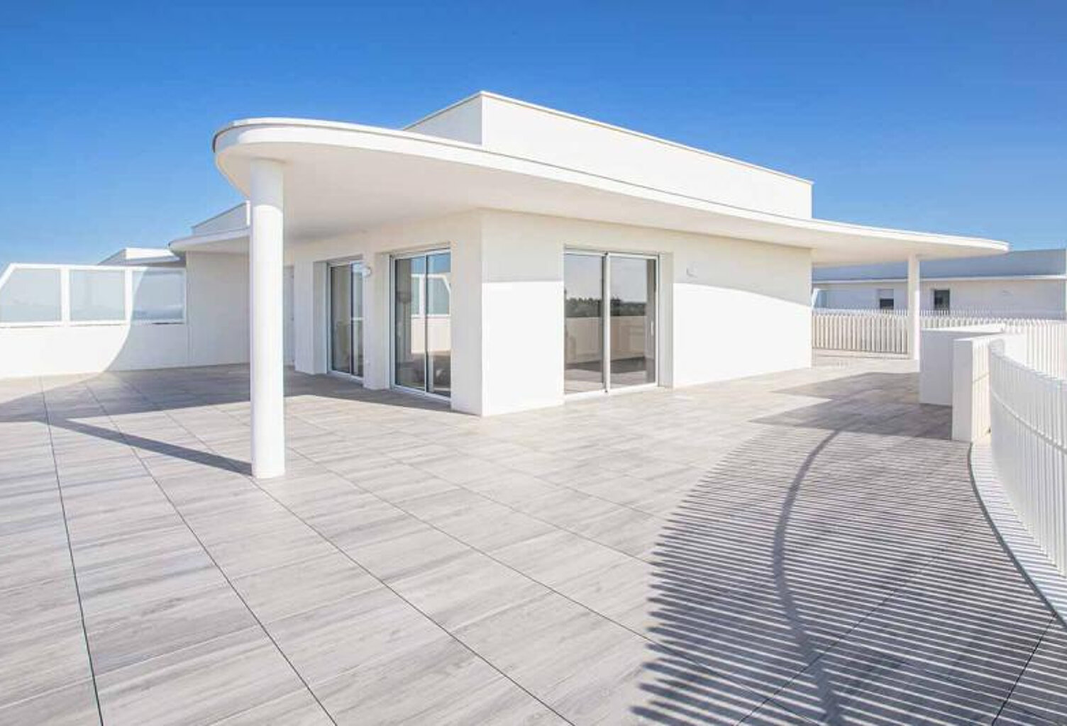 Sérignan : appartement T4 vue mer avec terrasse — photo 1