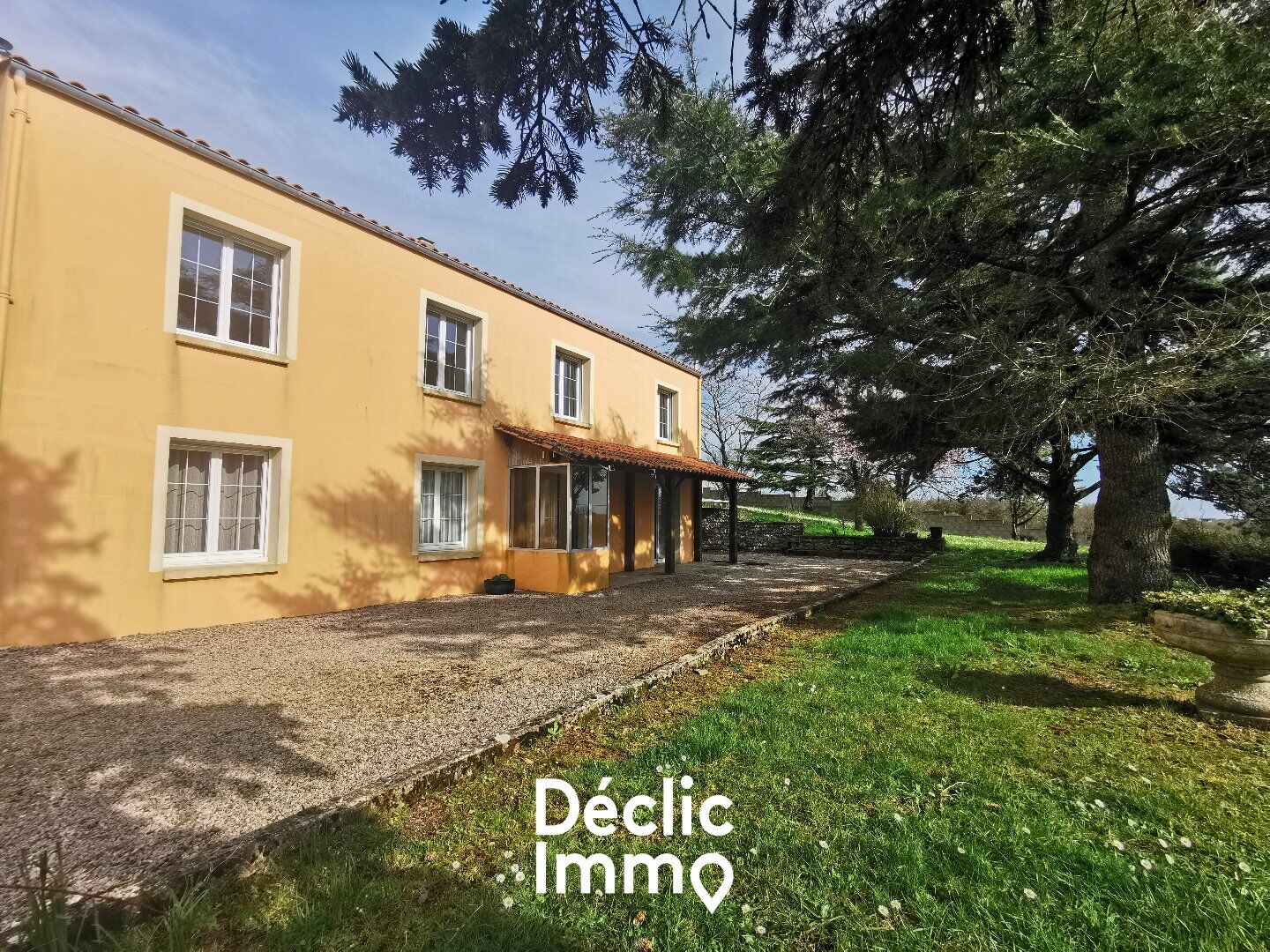 Villa / Maison  T9 à vendre Xanton-Chassenon 85240