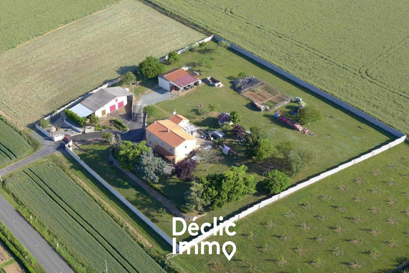 Villa / Maison  T9 à vendre Xanton-Chassenon 85240