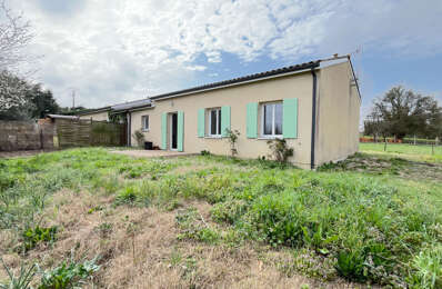 location maison 920 € CC /mois à proximité de Saint-Seurin-de-Bourg (33710)