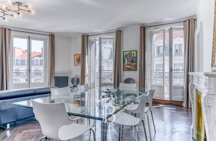 Lyon 2 - Grolée - Appartement meublé de 117,71 m² - Balcon filant de 20,14 m² - 3 Chambres — photo 2