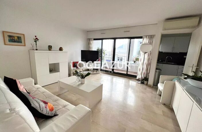 VENTE APPARTEMENT - CANNES - RUE D'ANTIBES - 1 CHAMBRE — photo 2