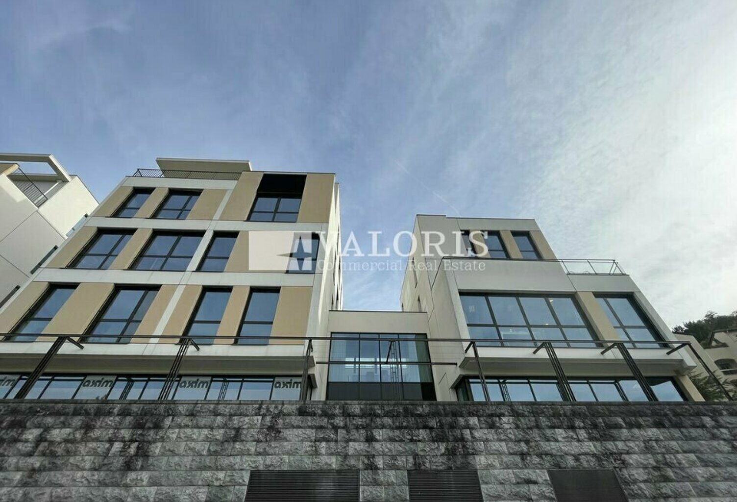 BUREAUX à LOUER — photo 1