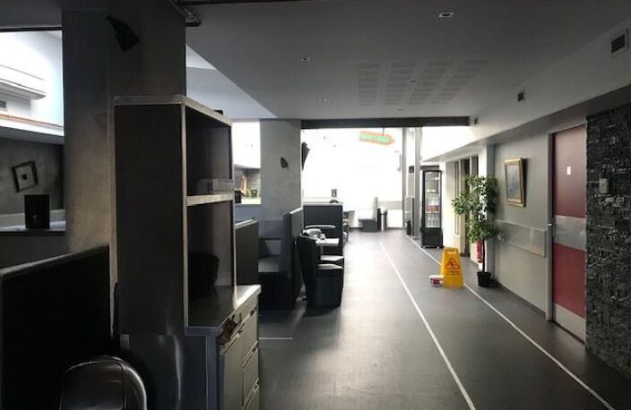 Immeuble indépendant : Local commercial + 3 appartements — photo 2