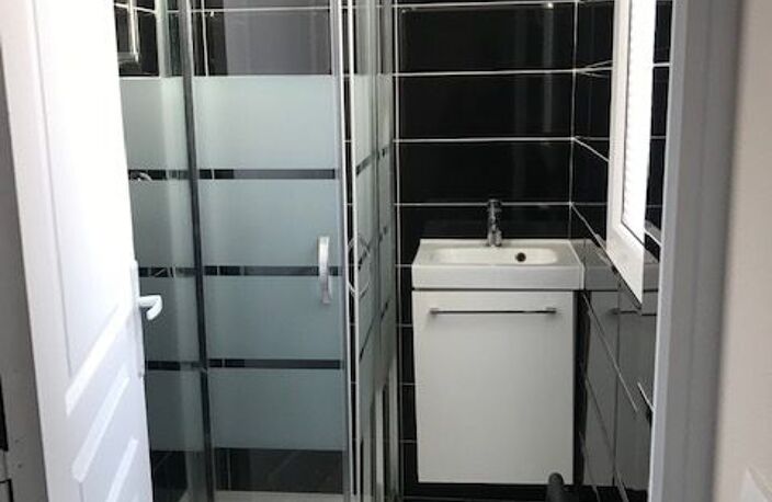 Immeuble indépendant : Local commercial + 3 appartements — photo 5