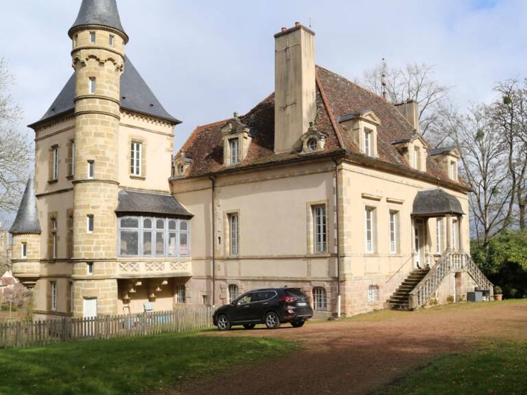 Bel appartement atypique à vendre dans un château ISMH du XVIIème — photo 1
