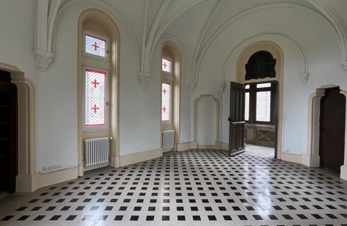 Bel appartement atypique à vendre dans un château ISMH du XVIIème — photo 2