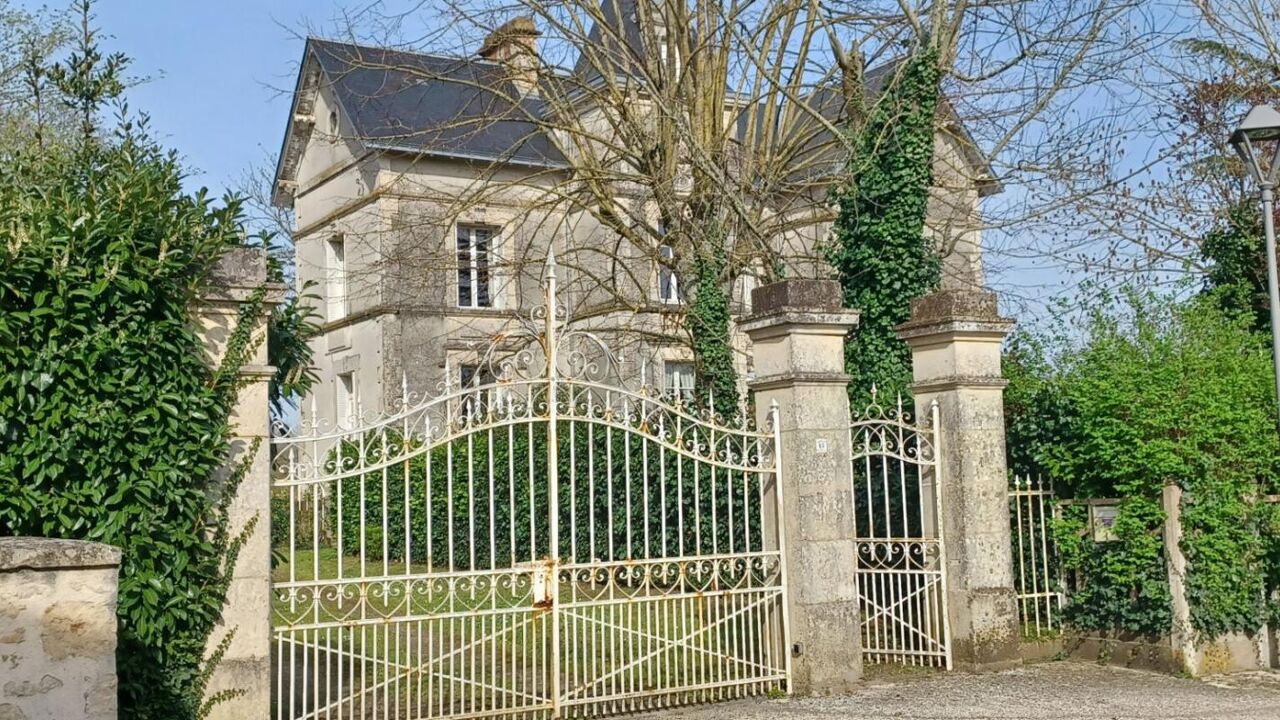maison 15 pièces 310 m2 à vendre à Sainte-Gemme-la-Plaine (85400)