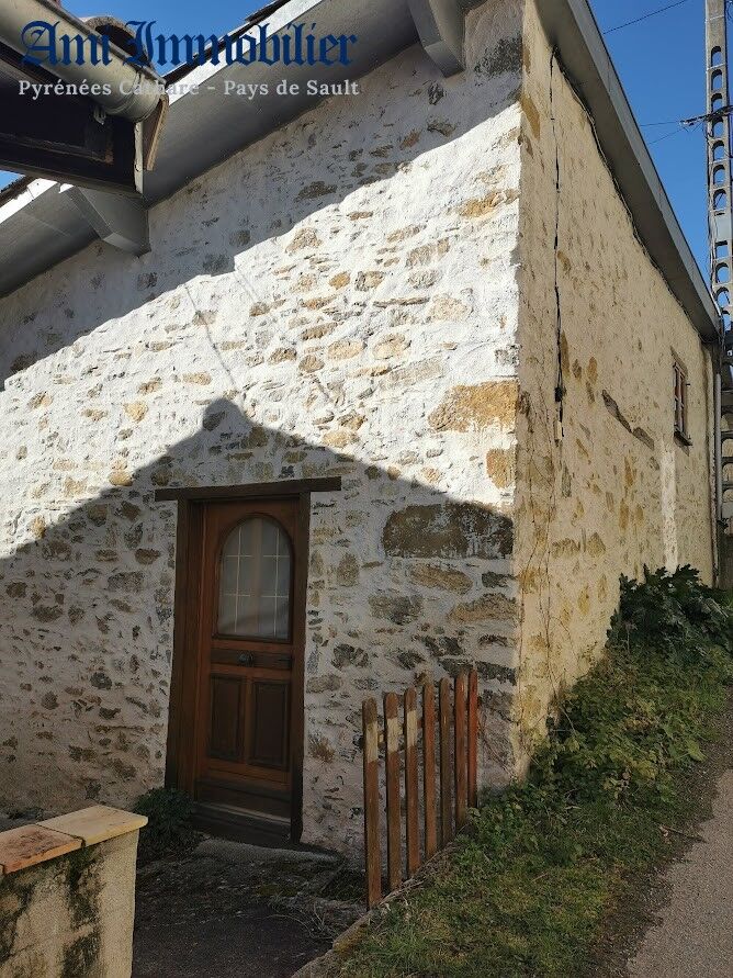 Au pied de Montségur Dans un hameau tranquille.