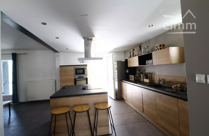 SOUS COMPROMIS maison entièrement rénovée avec garage sur parcel — photo 3