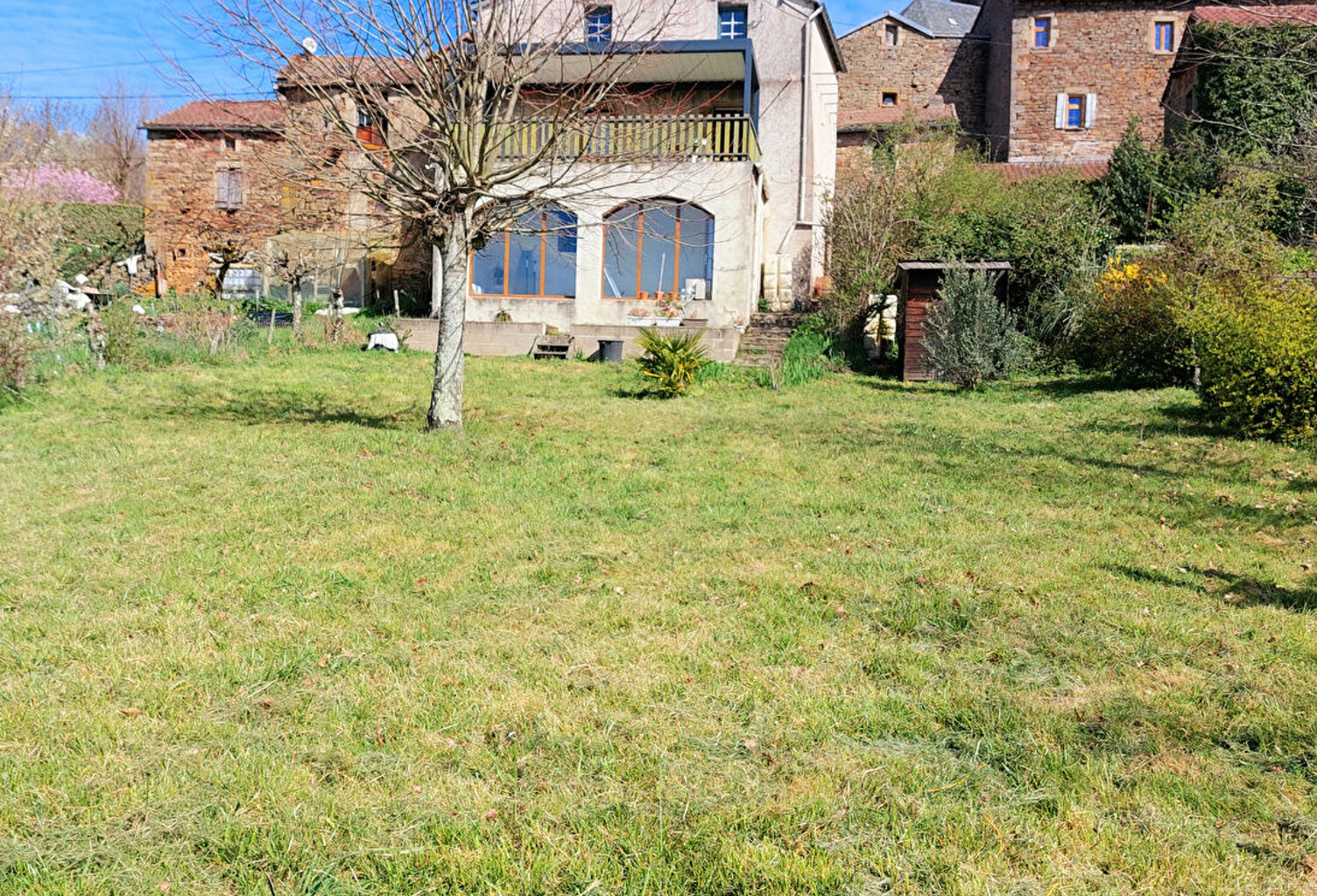 VENDU - Charmante maison de village  T3 avec terrasse et jardin — photo 1