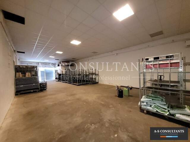 LOCAL D'ACTIVITE A VENDRE — photo du bien