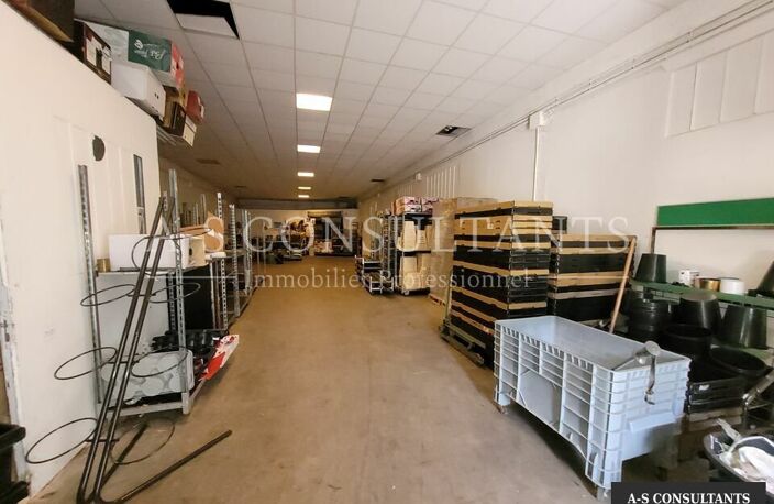 LOCAL D'ACTIVITE A VENDRE — photo 2
