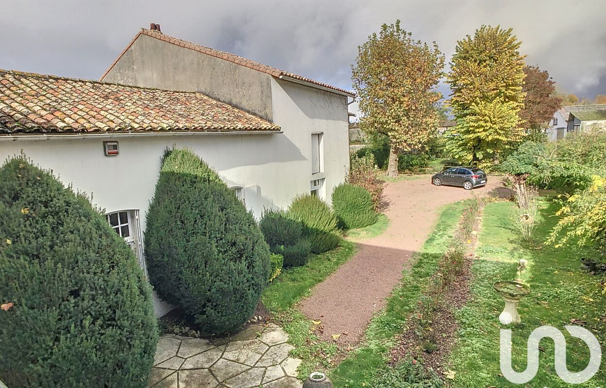 maison 9 pièces 259 m2 à vendre à Villefagnan (16240)