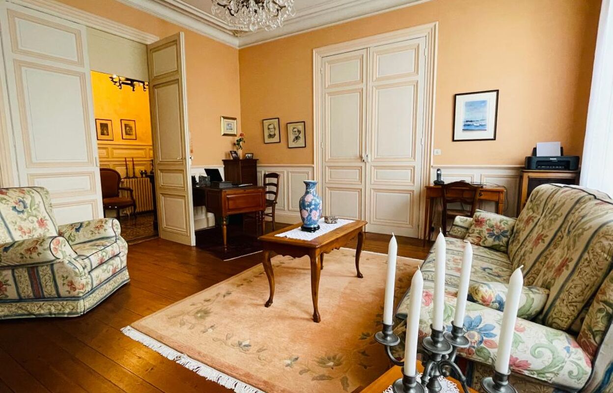 maison 7 pièces 237 m2 à vendre à Rochefort (17300)