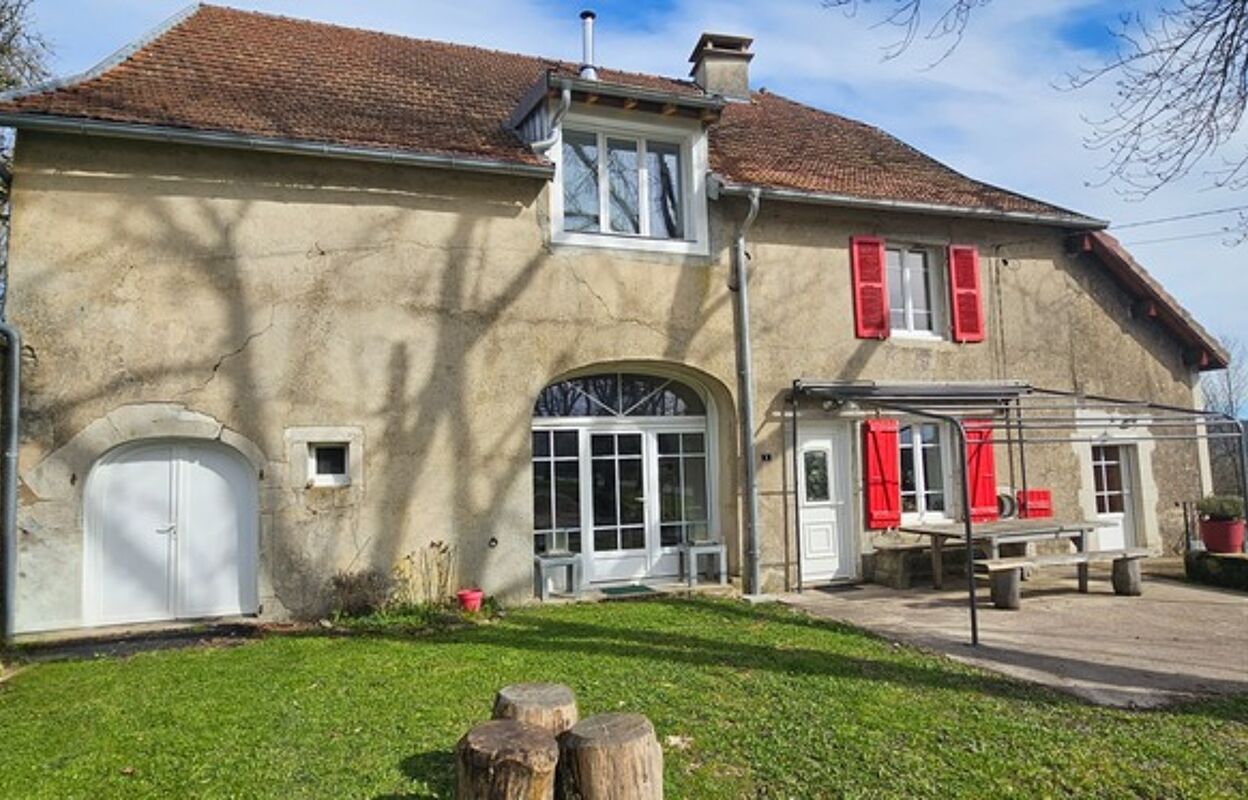maison 8 pièces 230 m2 à vendre à Clairvaux-les-Lacs (39130)