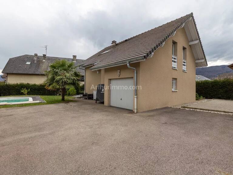 Maison de 2010 sur 625 m² 3 chambres avec  garage et piscine — photo 1