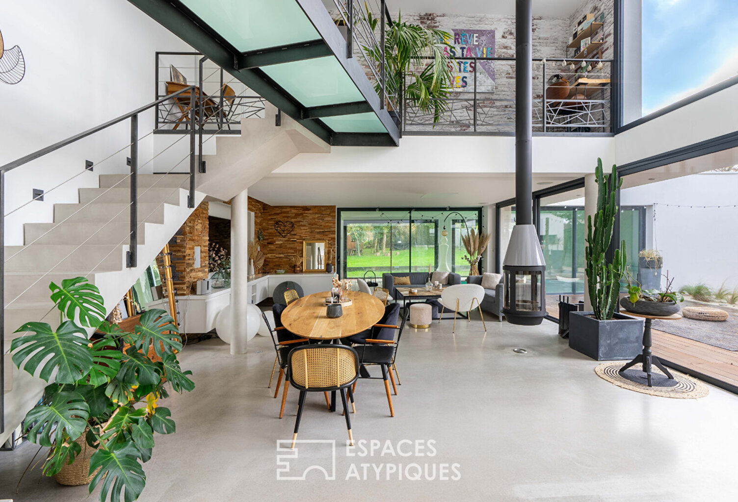 Californienne et son espace piscine intérieure — photo 1