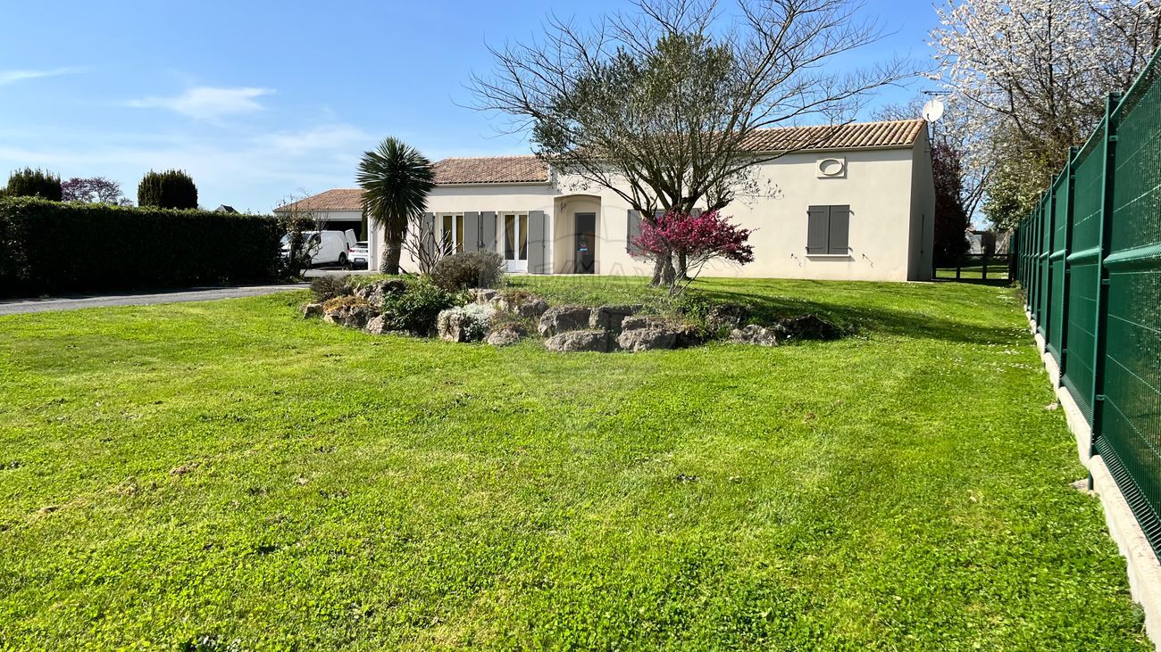 Villa / Maison 5 pièces  à vendre Saint-Georges-des-Coteaux 17810