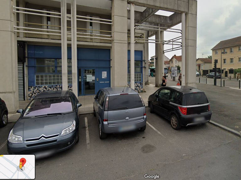 Location au Blanc-Mesnil (93): LOCAL COMMERCIAL avec Hrim In — photo 1