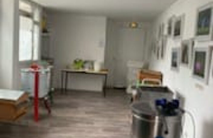 Location à Paris 18 (75) : Bureaux — photo 2