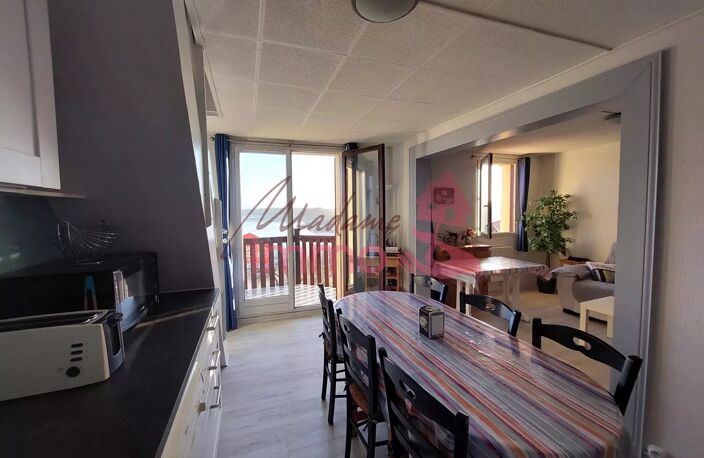 Vue exceptionnelle sur le lac marin — photo 2