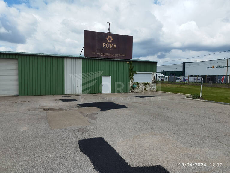 MONETEAU - ZONE COMMERCIALE ET ARTISANALE - BATIMENT DE 420M² - TERRAIN DE 1880M² — photo 1