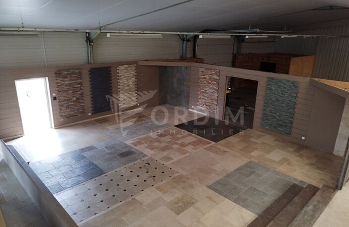 MONETEAU - ZONE COMMERCIALE ET ARTISANALE - BATIMENT DE 420M² - TERRAIN DE 1880M² — photo 3