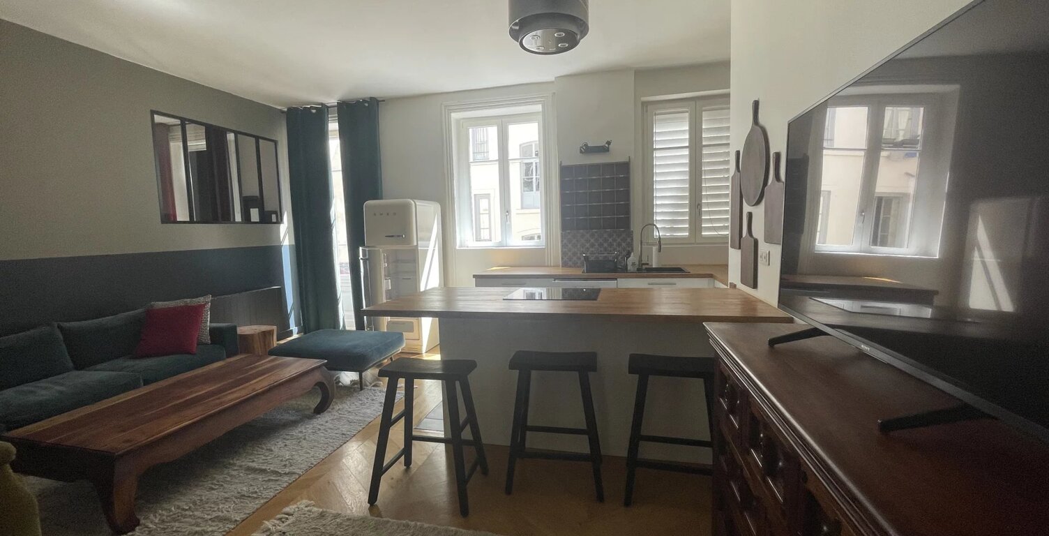 TRES BEAU T3 MEUBLE DE STANDING - PLACE CARNOT — photo 1