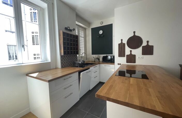 TRES BEAU T3 MEUBLE DE STANDING - PLACE CARNOT — photo 3