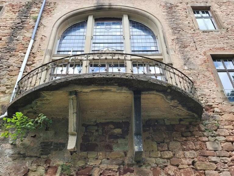 Château en nid d'aigle - 1163 m² au sol - — photo 1