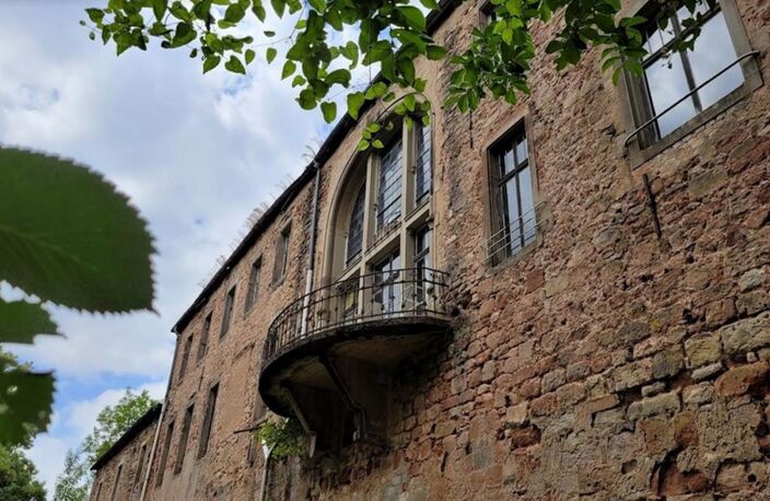Château en nid d'aigle - 1163 m² au sol - — photo 2