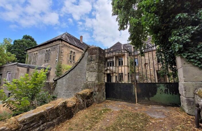 Château en nid d'aigle - 1163 m² au sol - — photo 3