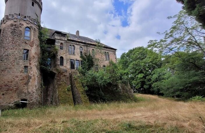 Château en nid d'aigle - 1163 m² au sol - — photo 4