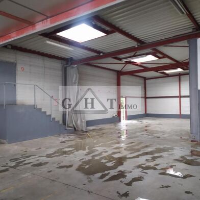 Local industriel 1500 m²