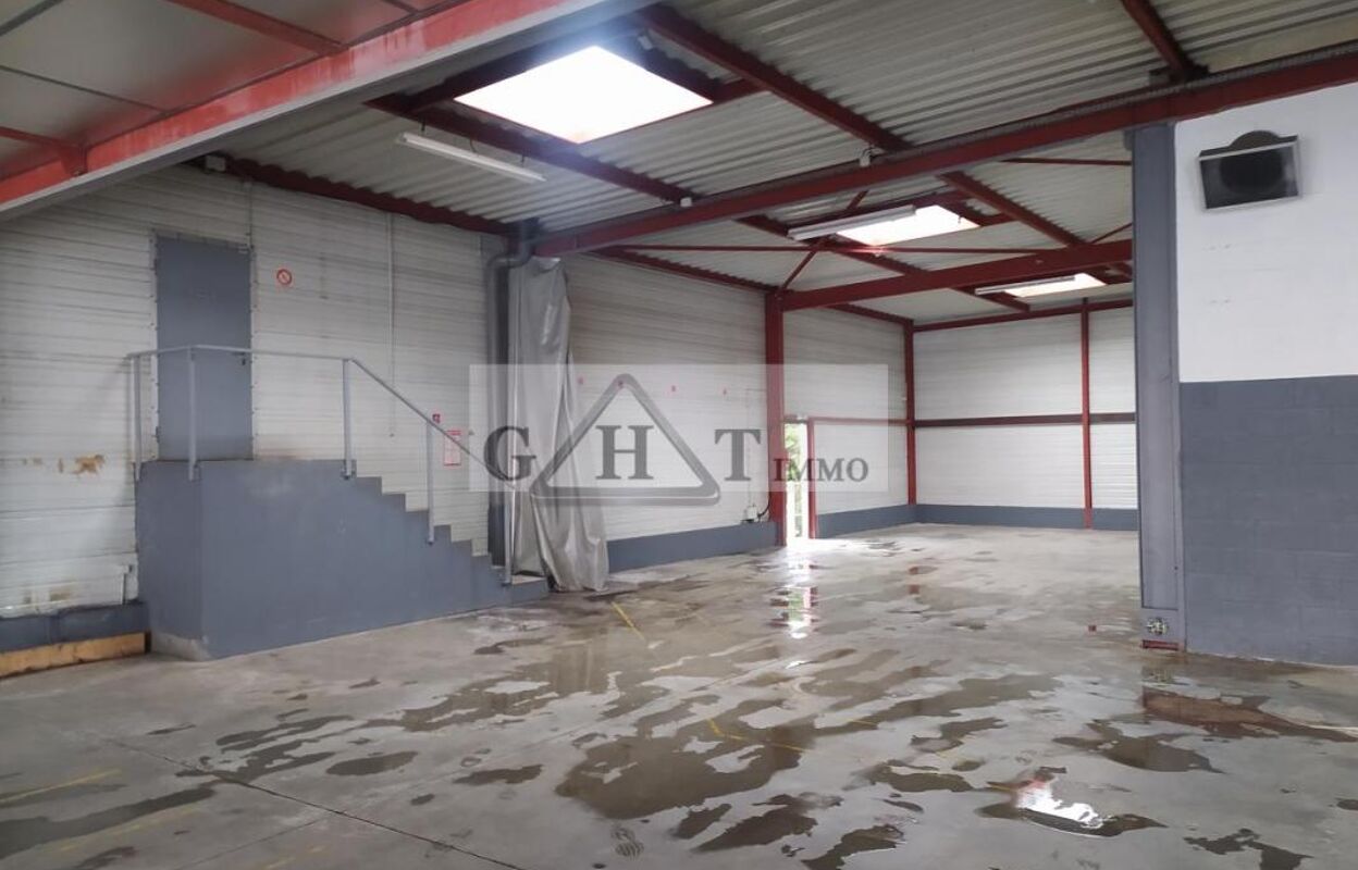 local industriel  pièces 1500 m2 à vendre à Chelles (77500)