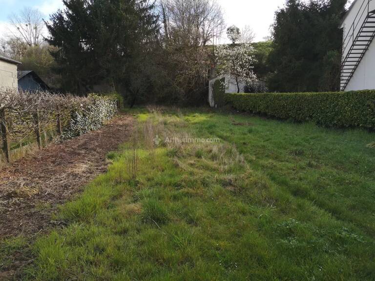 Cave troglodyte au fond d'un terrain constructible — photo 1