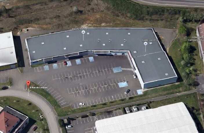 CELLULE COMMERCIALE MONETEAU - 1000 m2 — photo 2