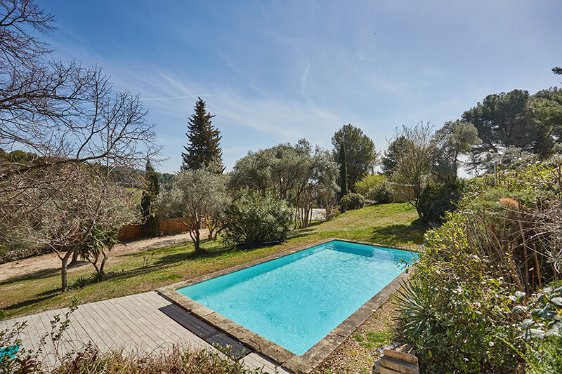 Villa / Maison 9 pièces  à vendre Aix-en-Provence 13090