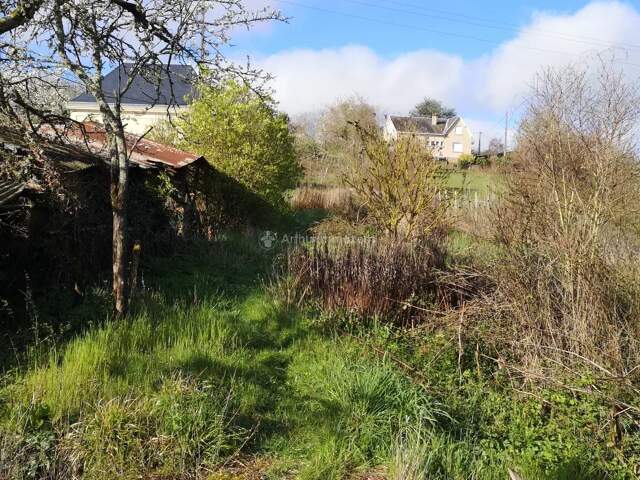 Terrain constructible à La Chartre Sur le Loir — photo du bien