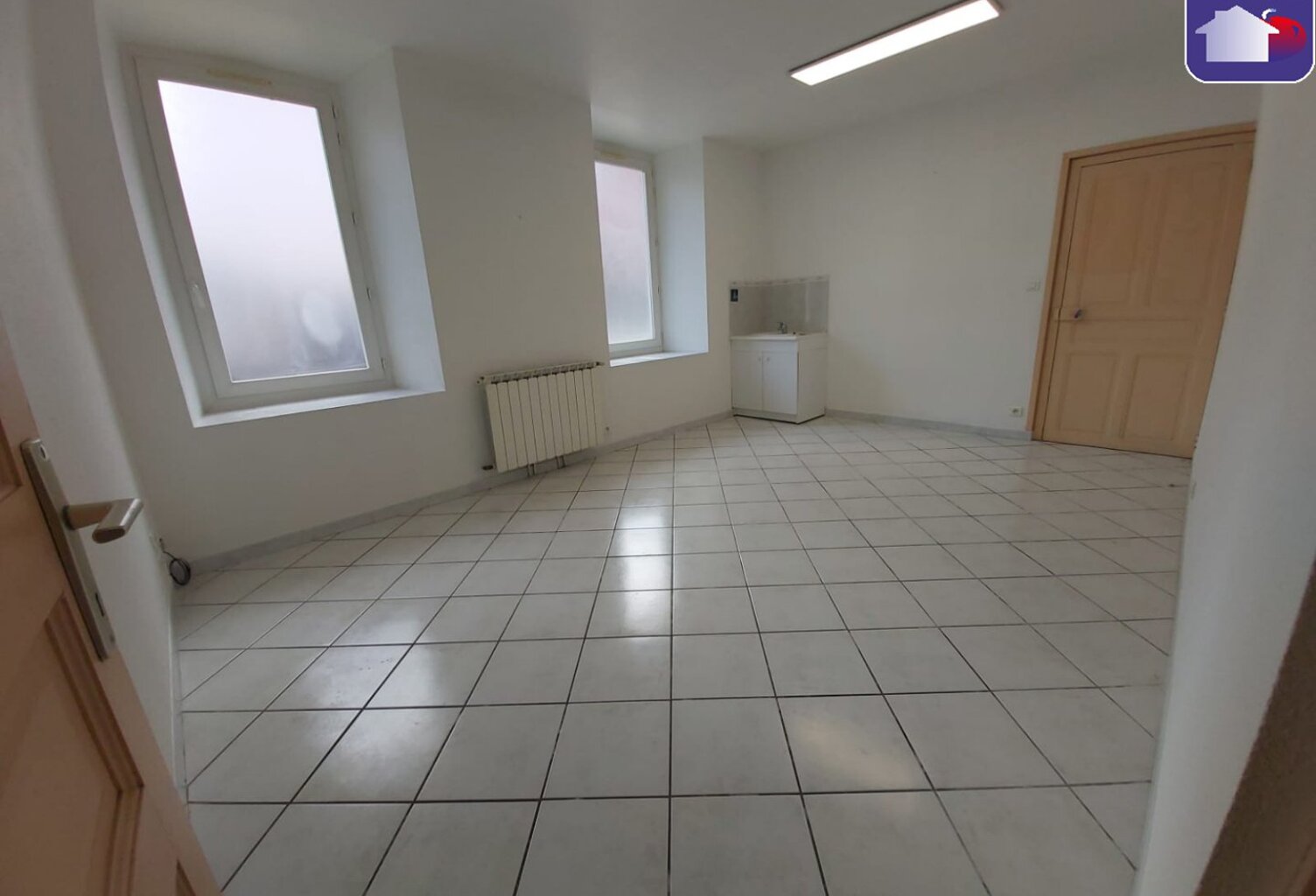 Location bureau 5 pièces 112 m² à Lavelanet (09300) — photo 1