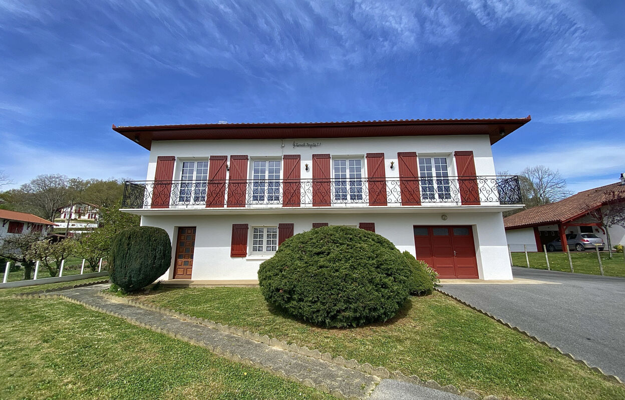 maison 8 pièces 260 m2 à vendre à Saint-Jean-Pied-de-Port (64220)